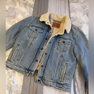 Woman Levis jean jacket